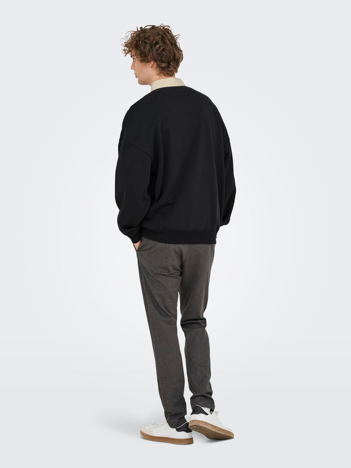 model_shot-back